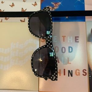 Black polka dot sunnies